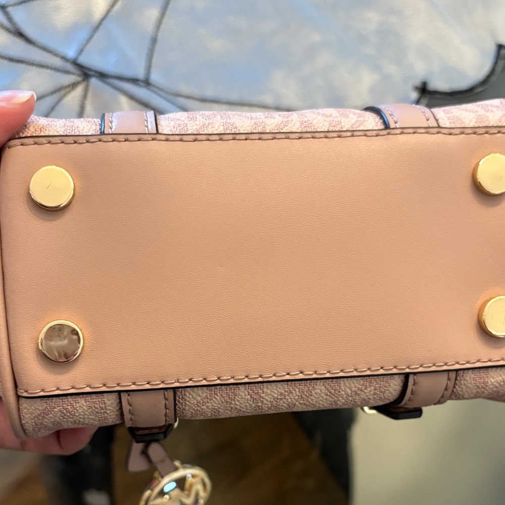 Michael Kors Blush Mini Bag with Gold Accents - Picture 8 of 9